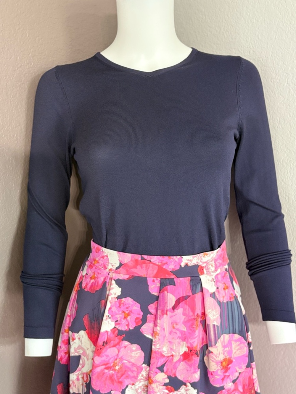 Ann Taylor Petite Navy Knit V-Neck Top - Picture 2 of 4